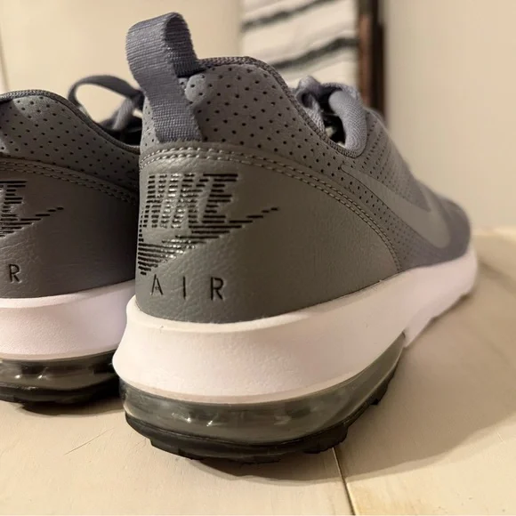 Nike 827177-002 Air Max Turbulence LS
Cool Grey 11.5 - Picture 7 of 11